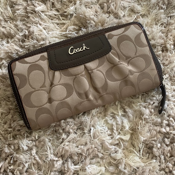 Coach wallet - Picture 1 of 3